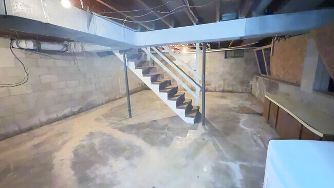 Building Photo - PRICE REDUCTION  Available August 2026; Mo...