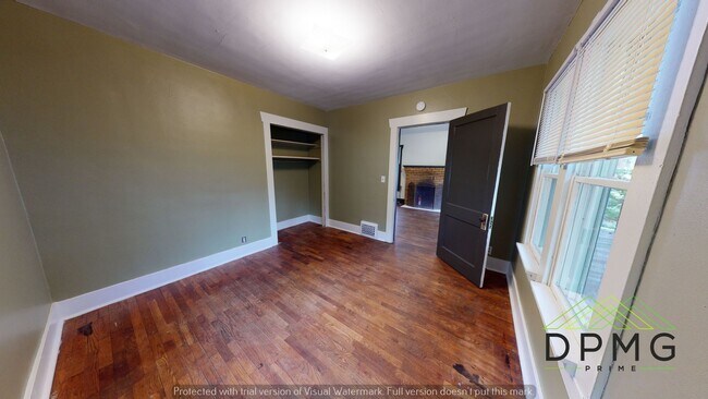 Building Photo - 317 Shepard St