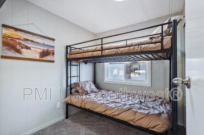 Building Photo - 437 Riverfront Dr