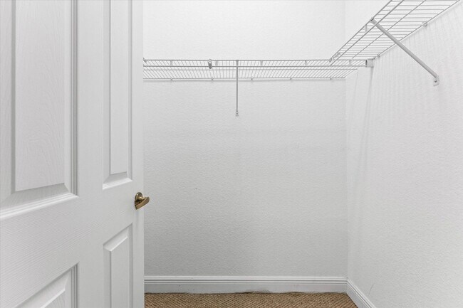Building Photo - 7140 Pinecreek Way