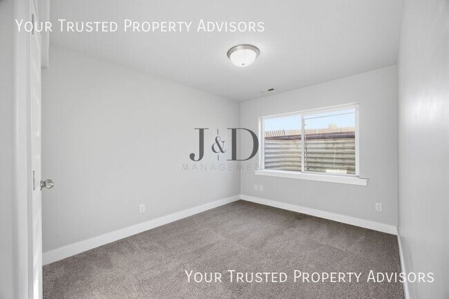 Building Photo - 960 S 2040 W