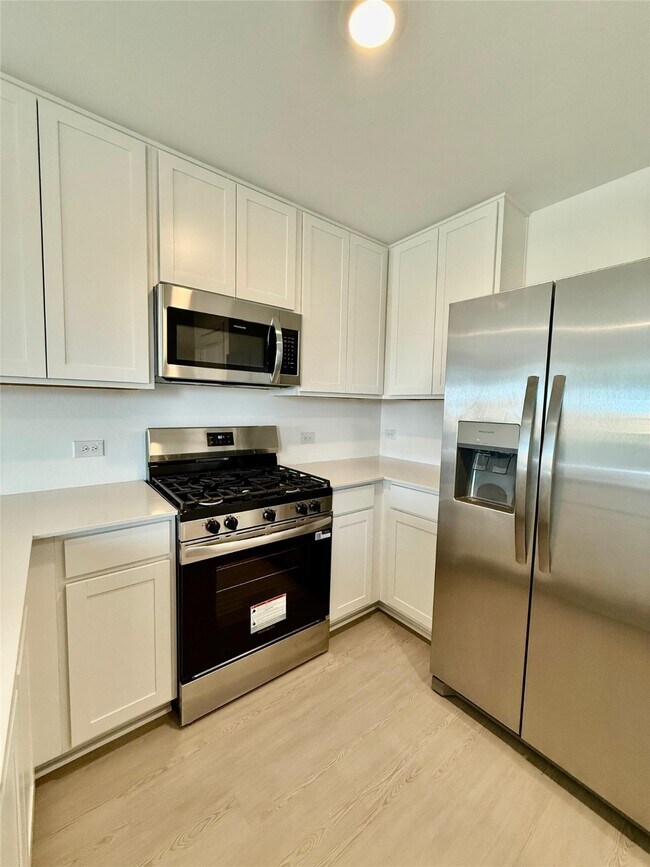 Building Photo - 3053 Sunrise Dr