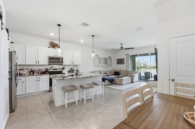 Building Photo - 32992 Major Oak Dr