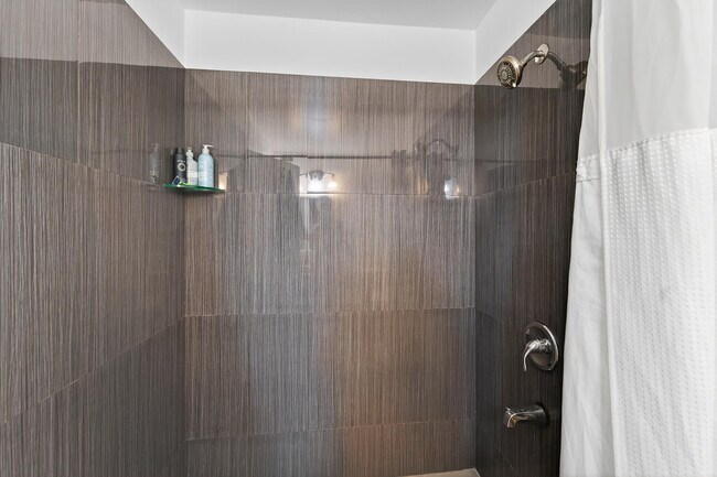 Building Photo - 4807 Via Palm Lakes Via