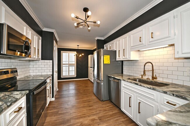 Building Photo - ALAMO HEIGHTS SCHOOL DISTRICT CONDO