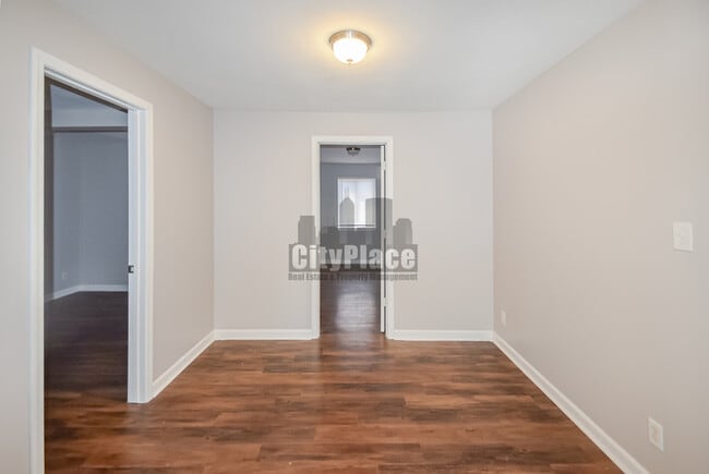 Building Photo - 6123 E 14th St