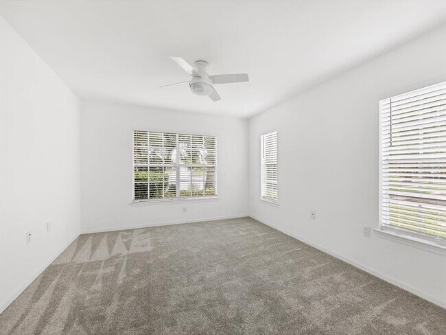 Building Photo - 8933 Manor Loop