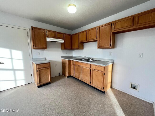 Building Photo - 3500 Tierra Zafiro Dr