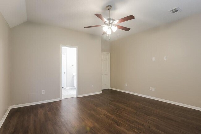 Building Photo - 30 Shimmer Pond Pl