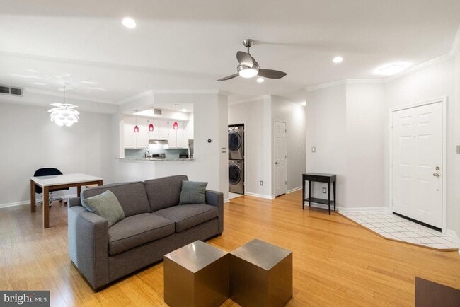 Building Photo - 6944 Ellingham Cir