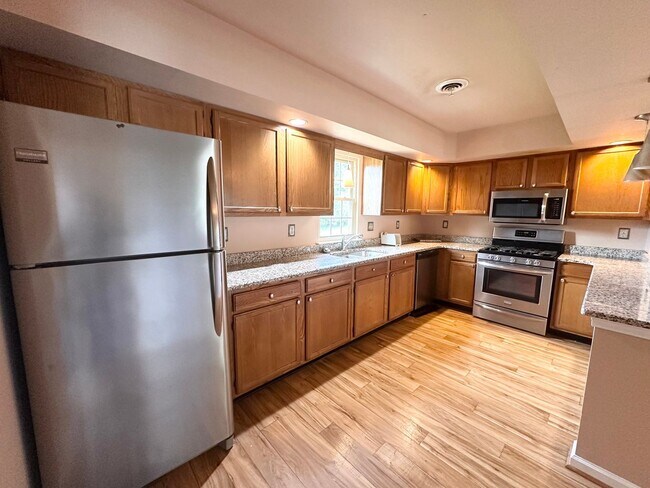 Building Photo - 1114 Skyview Dr