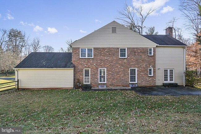 Building Photo - 10121 Donegal Ct