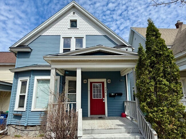 Building Photo - 724 Washington St