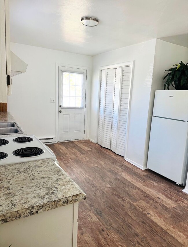 Building Photo - Updated 2nd Floor Duplex, blocks from beach