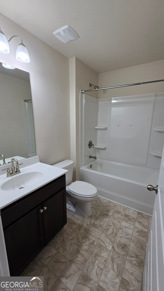 Building Photo - 13106 Vista Dr SE