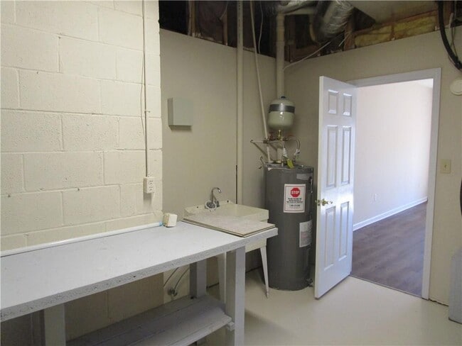 Building Photo - 2429 Thompson Mill Rd