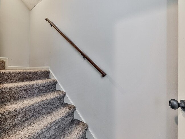 Building Photo - 63 Geraldine Dr SE