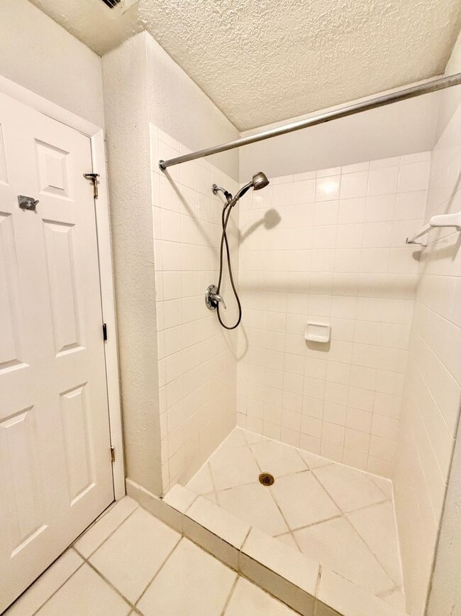 Building Photo - ** ABACO BAY ** 2 BED / 2 BATH CONDO - BAY...