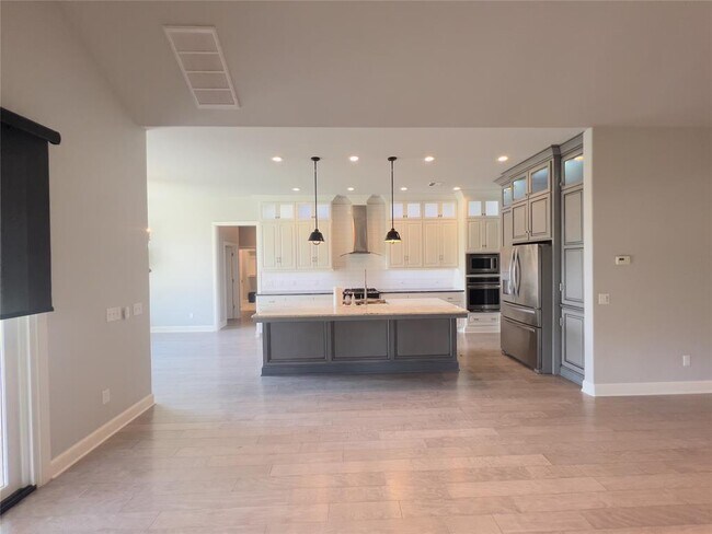 Building Photo - 424 Seville Dr