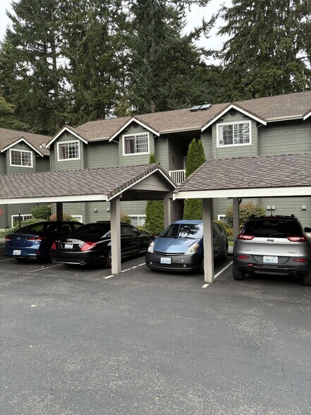 Building Photo - TWO FREE WEEKS - Country Club Condo!