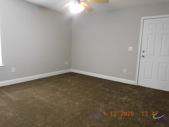 Building Photo - 408 Club Villa Court