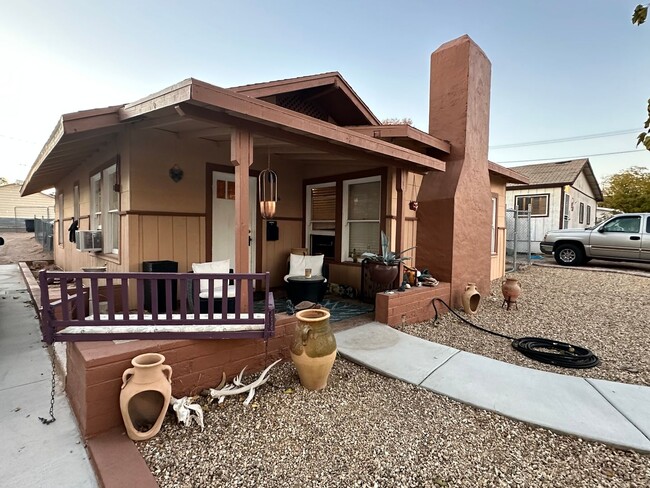 Building Photo - Boulder City Living!