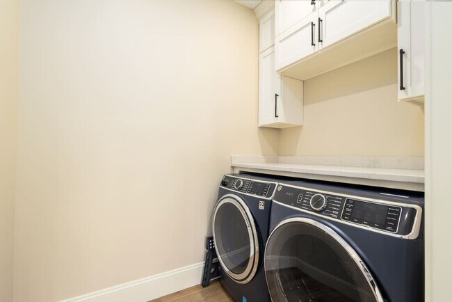 Building Photo - 1112 N St Peter St