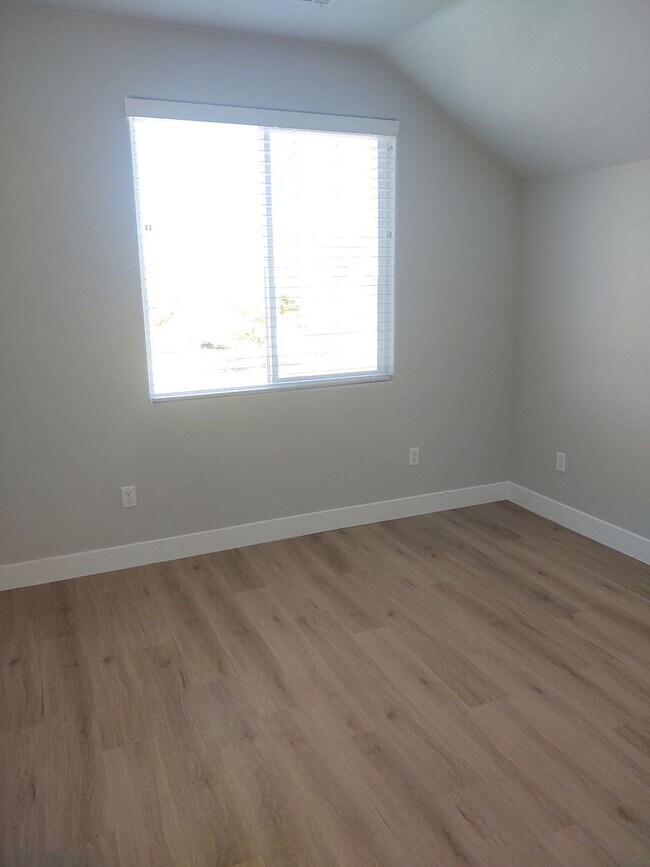 Building Photo - UTILITIES INCLUDED PERFECT 1 Bedroom 1 Bath