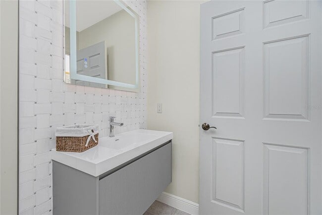 Building Photo - 3313 Sunset Key Cir