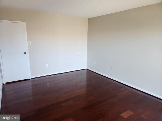 Building Photo - 1300 Army Navy Dr