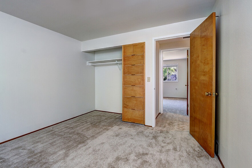 Building Photo - 26 6th St S