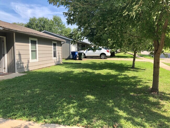 Building Photo - 2517 Maverick Ln