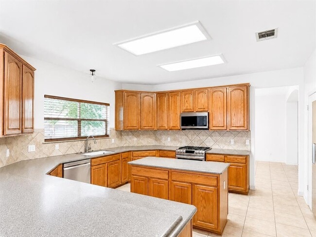 Building Photo - 9412 Lightwood Cove