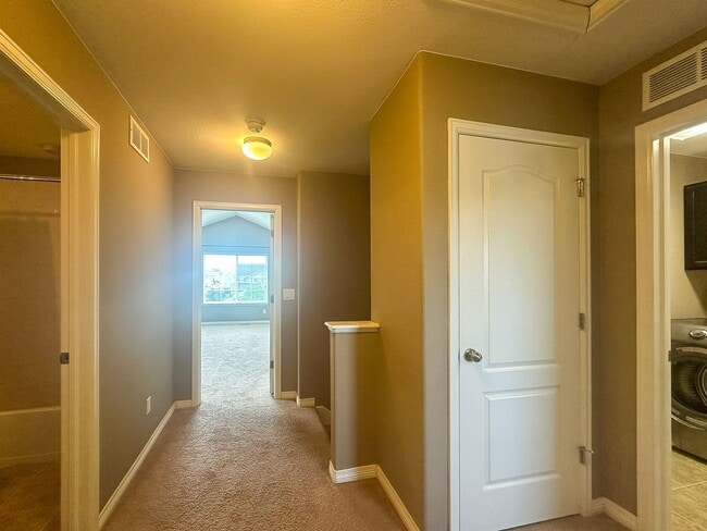 Building Photo - 4bd house in a heart of Dove Village!