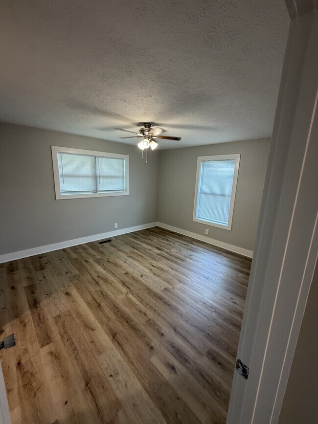 Building Photo - 7847 US-41