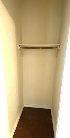 Building Photo - 110 1/2 Lee Street