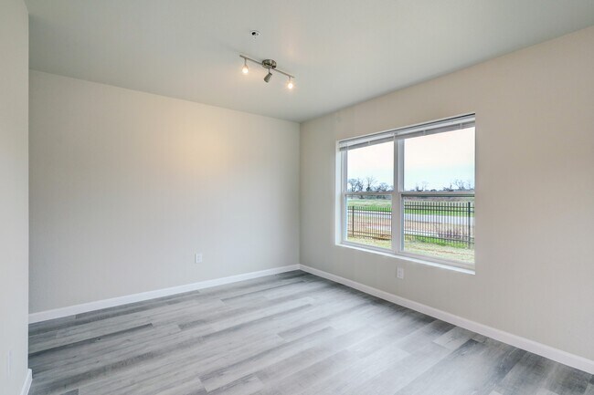 Building Photo - 155 Plez Morgan Dr