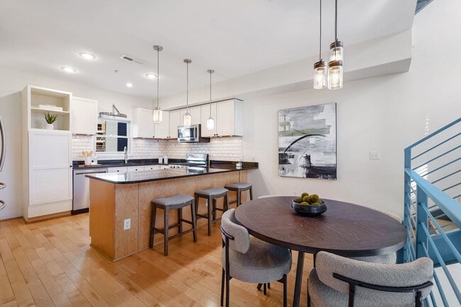 Building Photo - Available Now! Updated 2 Bedroom 2 1/2 Bathroom Condo! Parking Included!