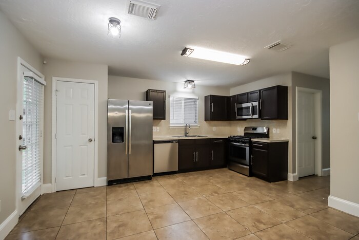 Building Photo - 21851 Pleasant Groves