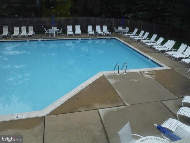 Building Photo - 32 Wyckwood Ct