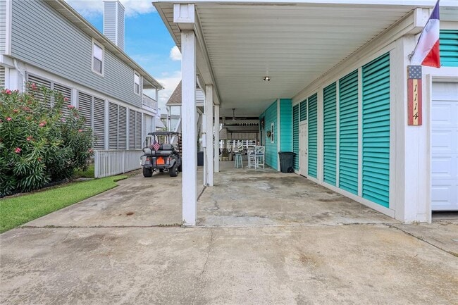 Building Photo - 1114 Tiki Dr