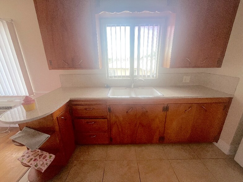 Building Photo - 515 W G St