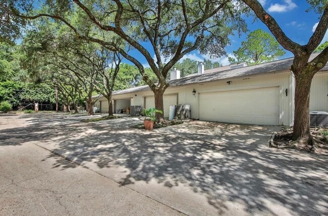 Building Photo - 652 N Eldridge Pkwy