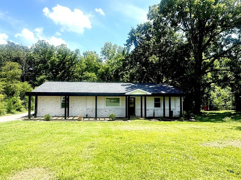 Building Photo - 2120-231w US-31W