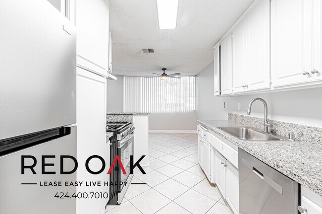 Building Photo - 15101 Magnolia Blvd