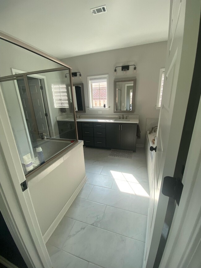 Building Photo - 9183 Helena Dr