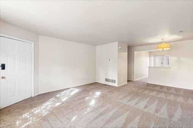 Building Photo - 13 Hamlet Ct