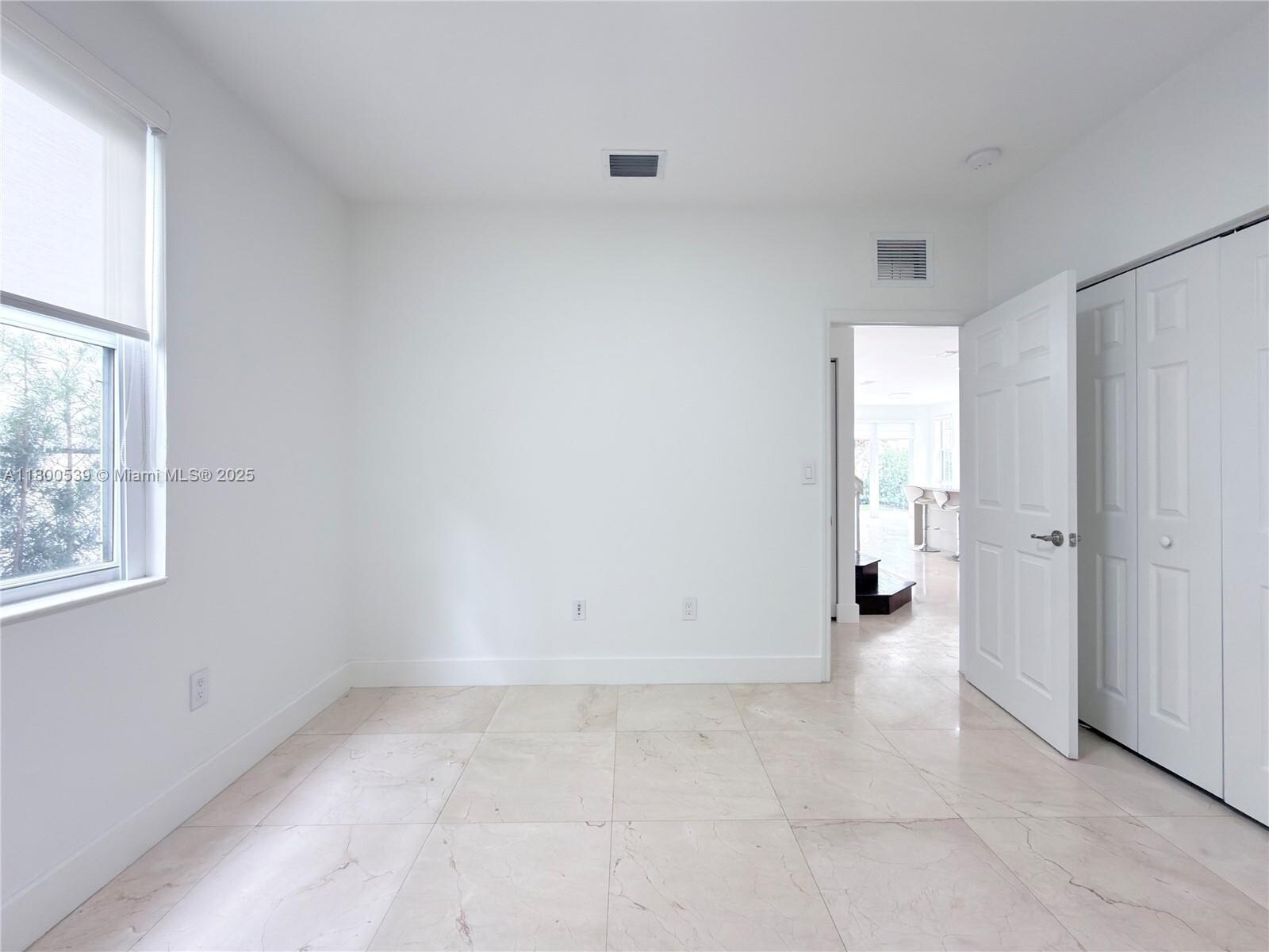 Building Photo - 10423 NW 70th Ln