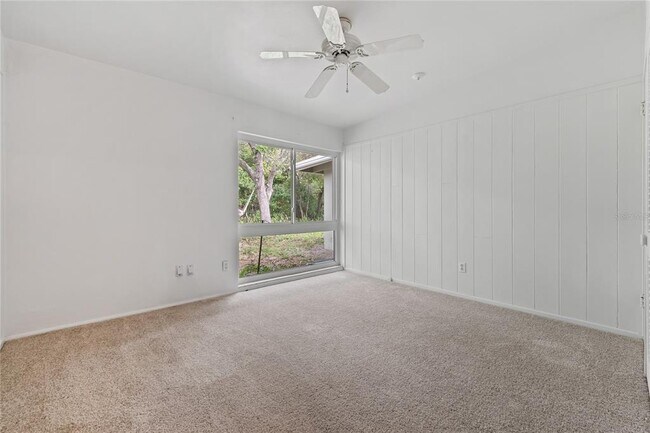 Building Photo - 2115 Sycamore Dr