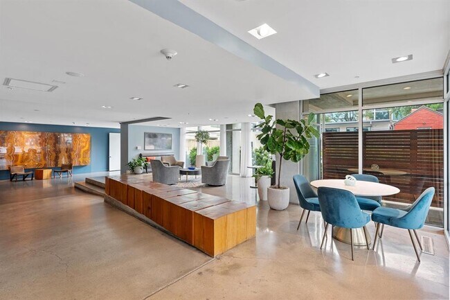 Building Photo - 210 Lee Barton Dr